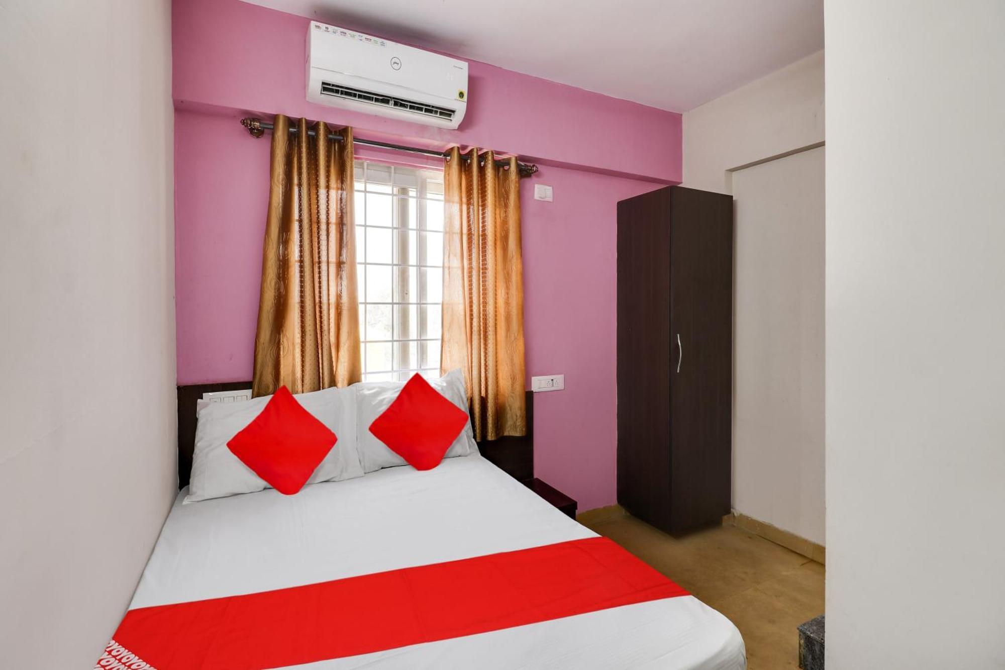 Oyo Flagship Gayathri Lodging & Boarding Hotel Bangalore Bagian luar foto